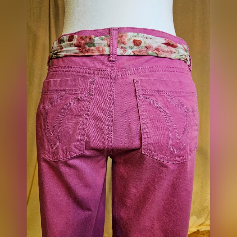 ✨️UPDATED✨Vtg Gloria Vanderbilt Low Rise Capri Jeans 4P NWOT Pink w/ Floral Belt - Picture 8 of 9